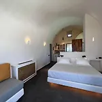 Hotel Elements Cozy Pýrgos